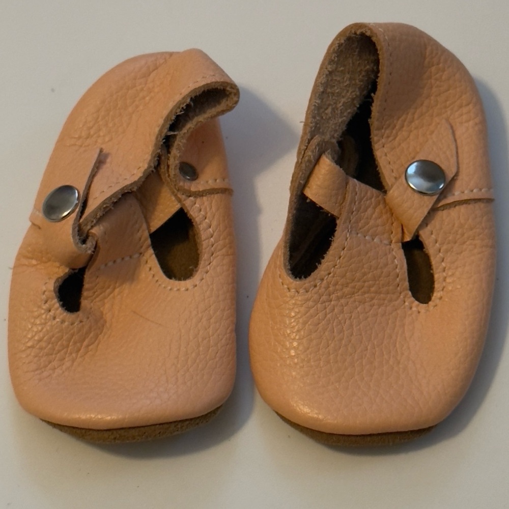Size 5 Mon petit shoes peach t-straps
